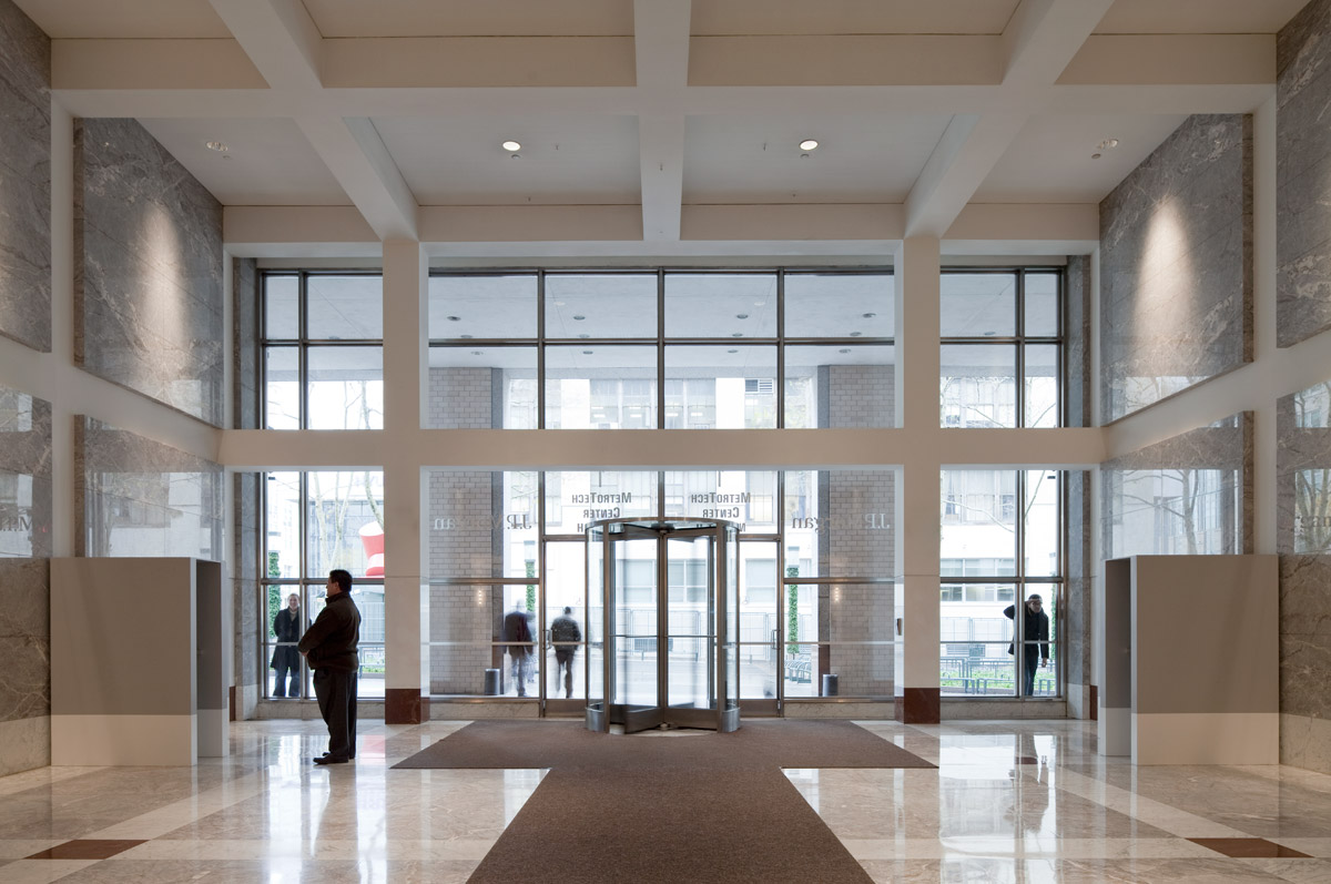 JohnsMessengerN 2203.jpg